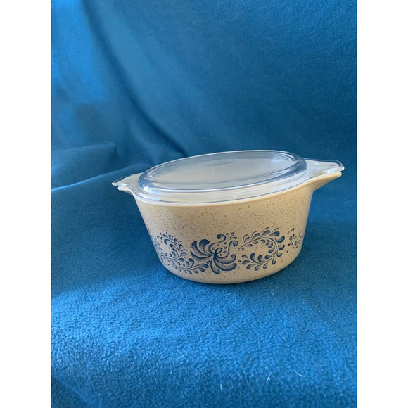vintage pyrex casserole dish with lid set - Picture 1 of 2
